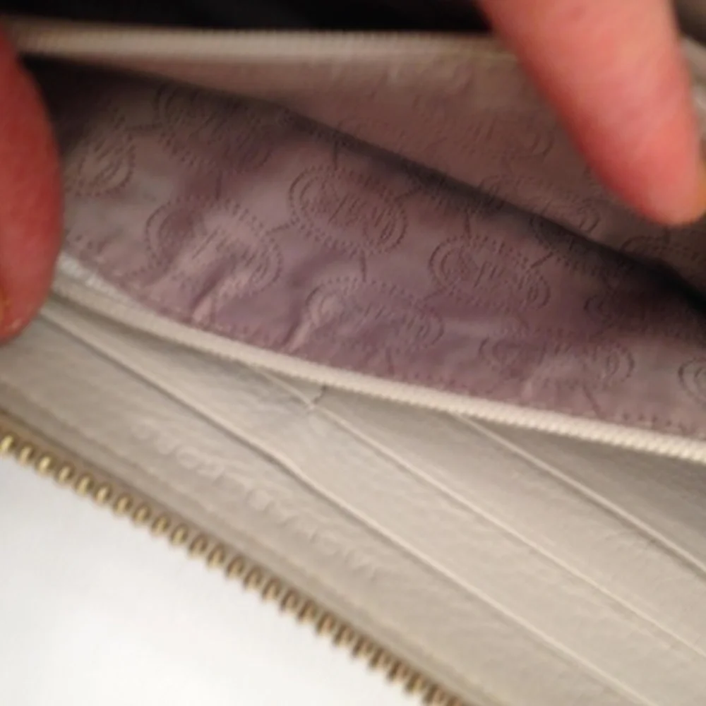 MICHAEL KORS CREAM LEATHER ZIPPER ACCORDION WALLET